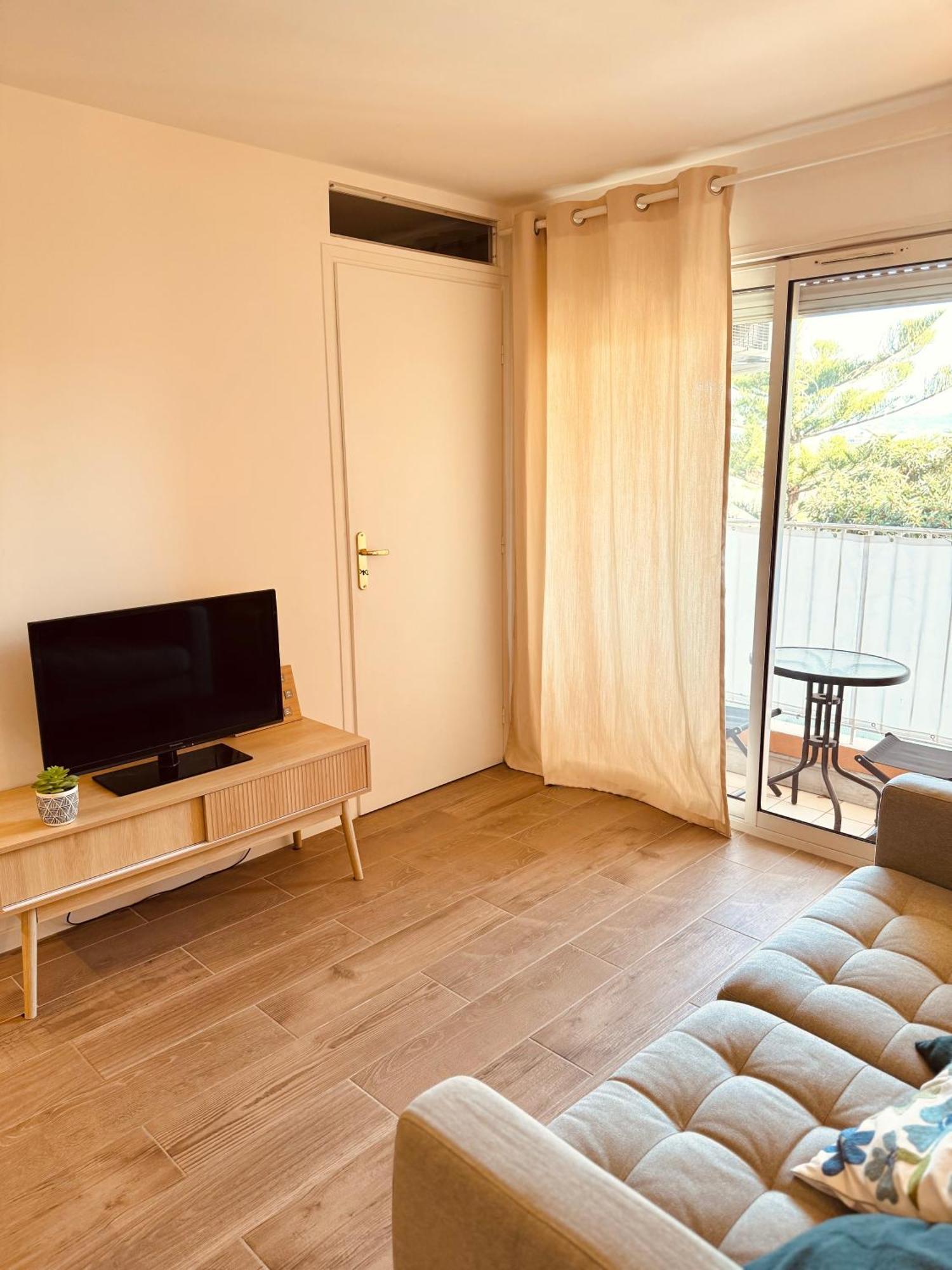 Claelle Appartment - 200M Beach มองเดอลิเยอลานาปูล ภายนอก รูปภาพ