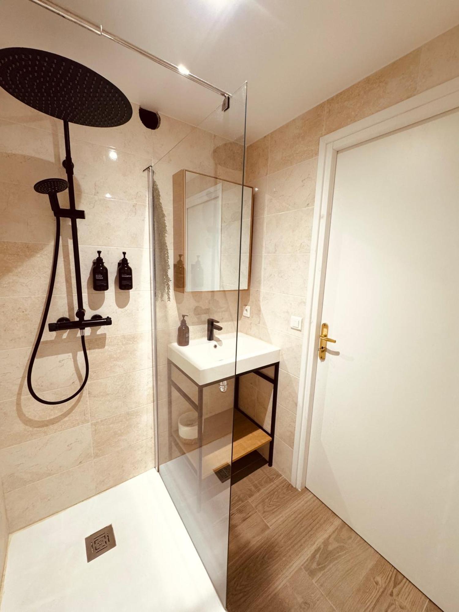 Claelle Appartment - 200M Beach มองเดอลิเยอลานาปูล ภายนอก รูปภาพ