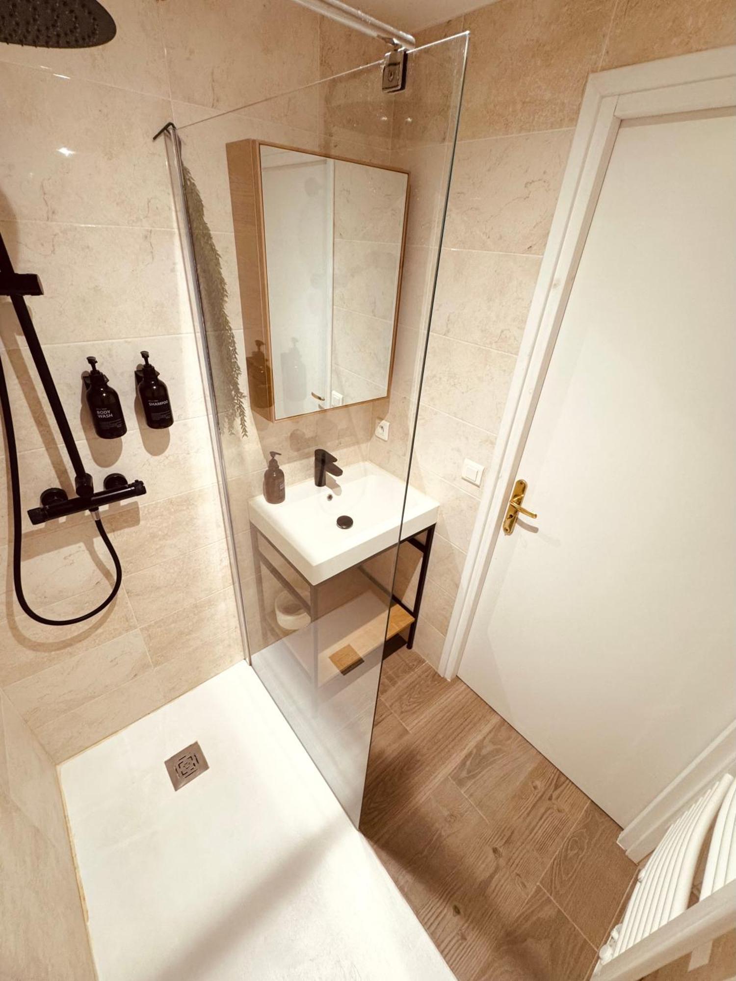Claelle Appartment - 200M Beach มองเดอลิเยอลานาปูล ภายนอก รูปภาพ